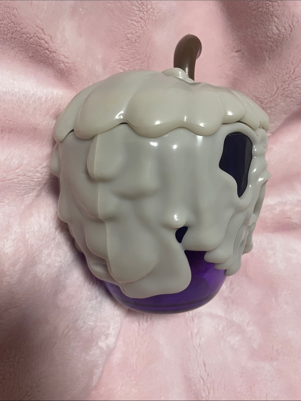 Disney Snow White Poison Apple Mug - Picture 6 of 6